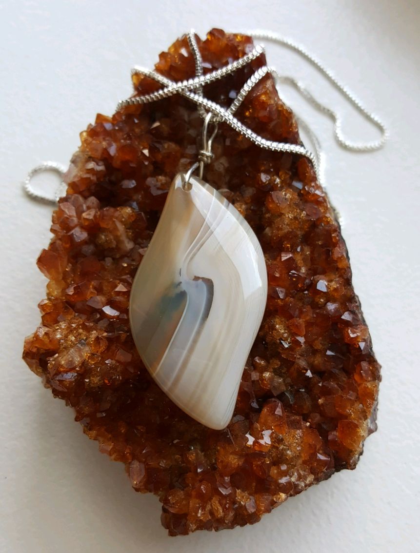 Beige swirl linear agate on sterling bail, box chain and clasp